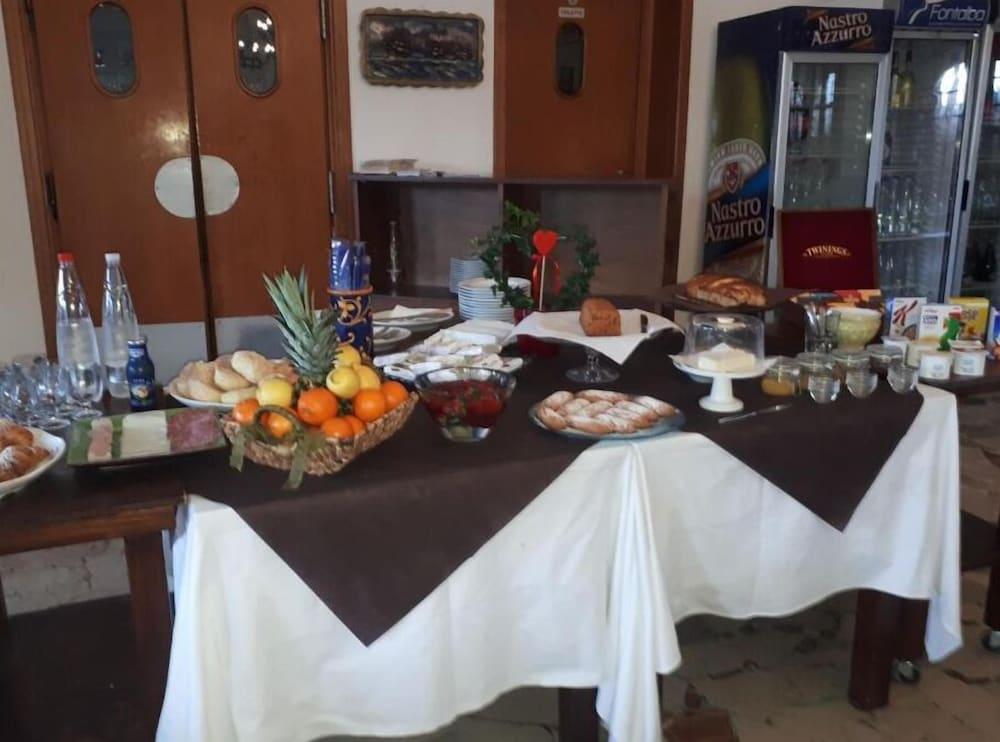 Hotel Il Pirata Cinisi Kültér fotó